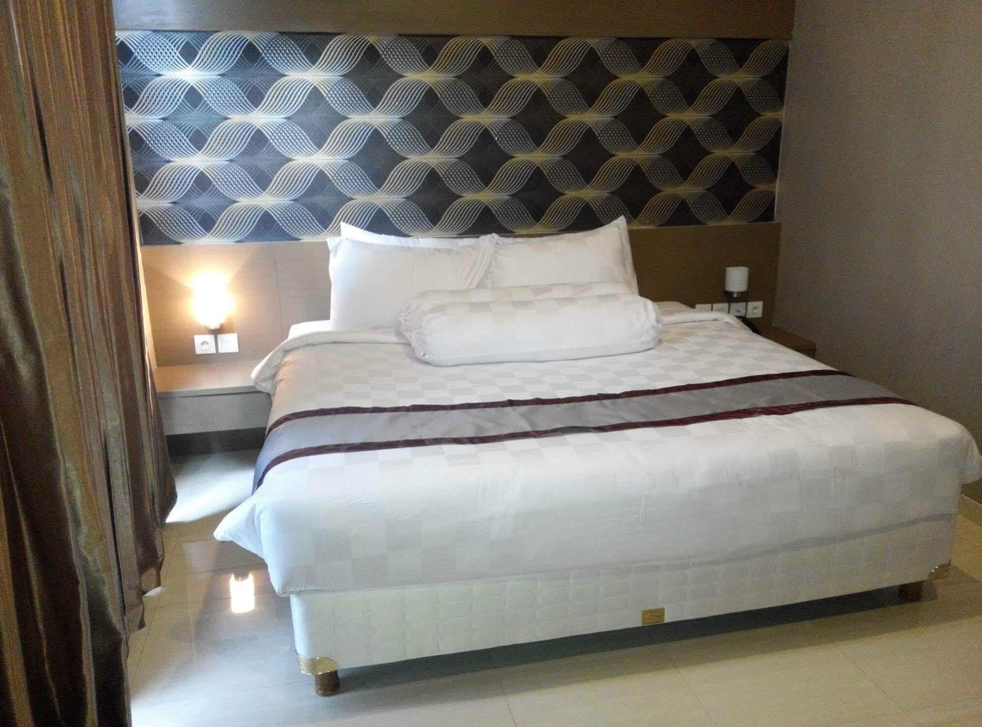 Viva Hotel Kediri, Azana Hotels Collection Kediri  Εξωτερικό φωτογραφία